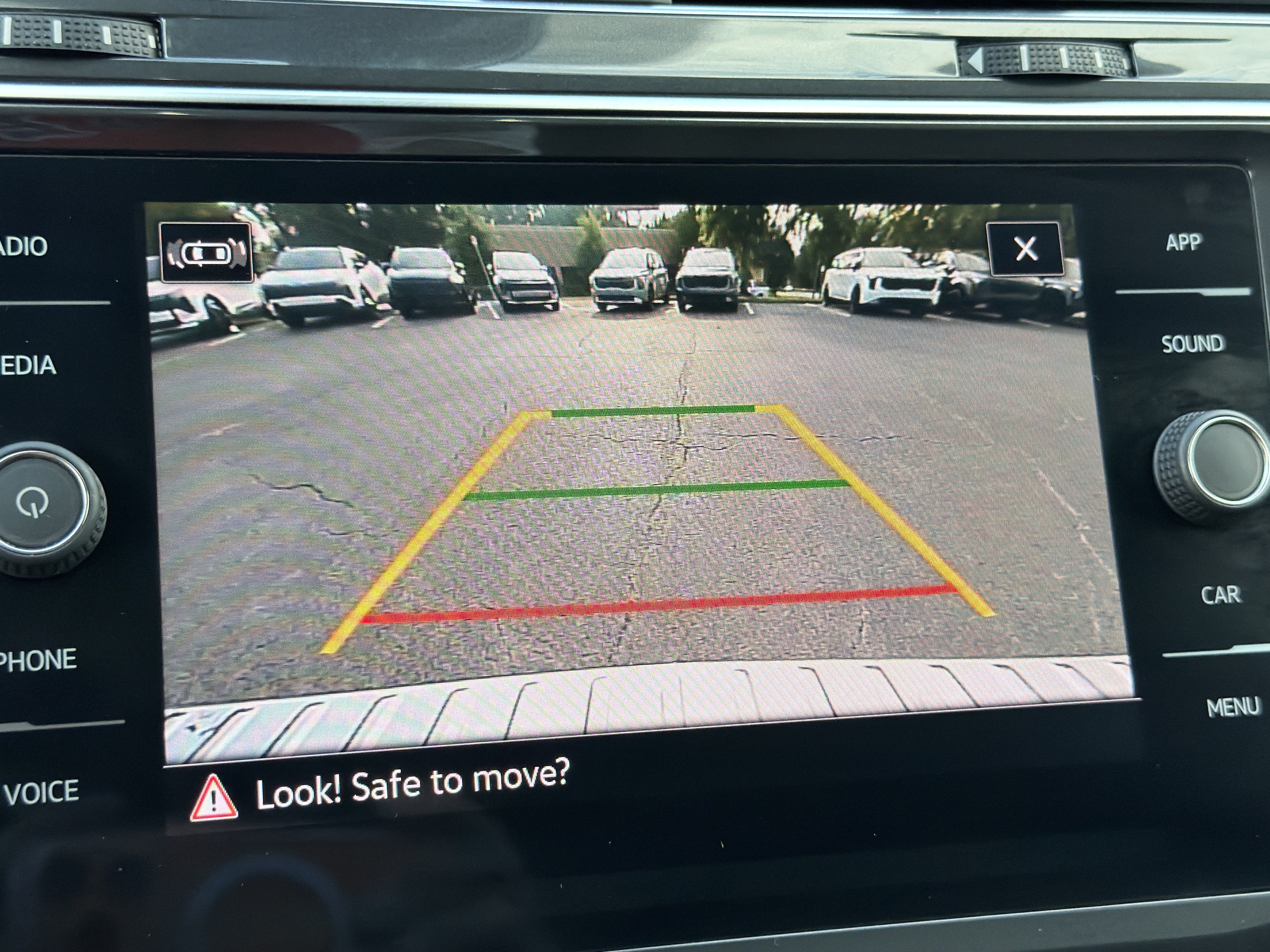 Used 2022 Volkswagen Tiguan SE FWD image 4