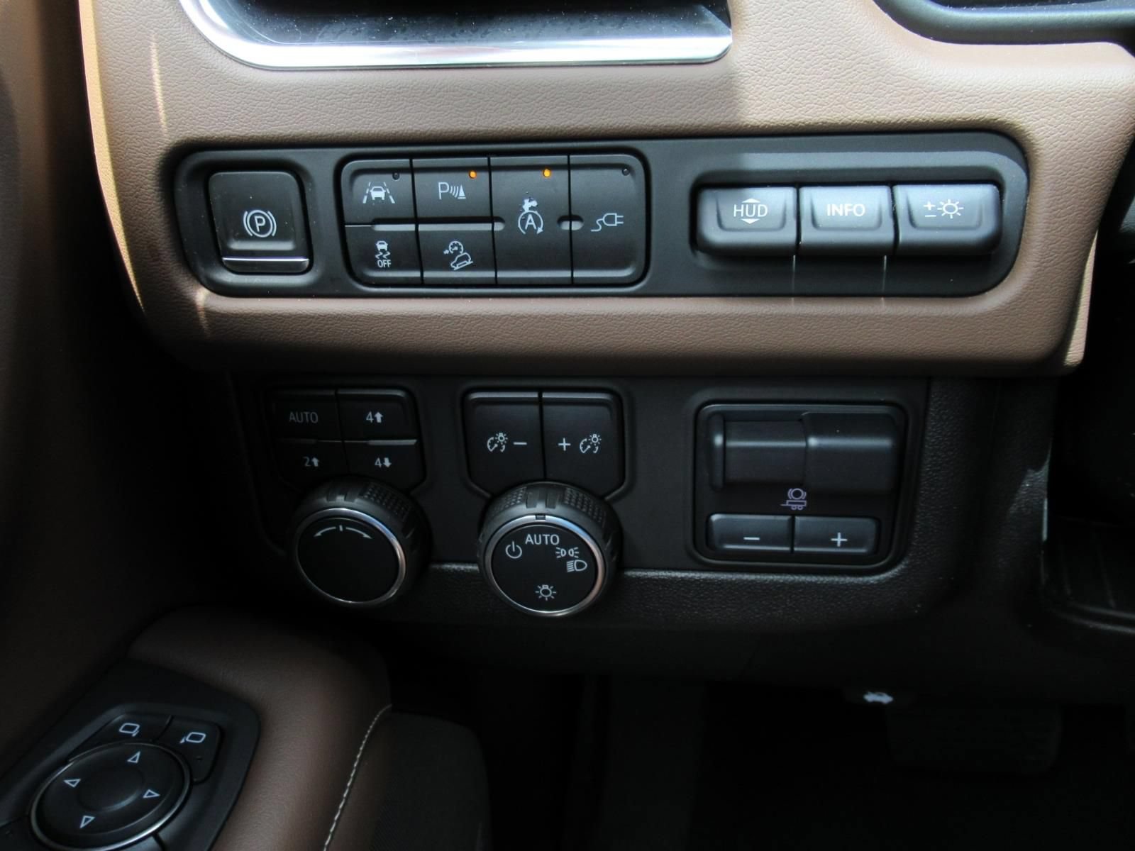 Used 2021 Chevrolet Tahoe High Country w/ Premium Package AWD/4WD image 27
