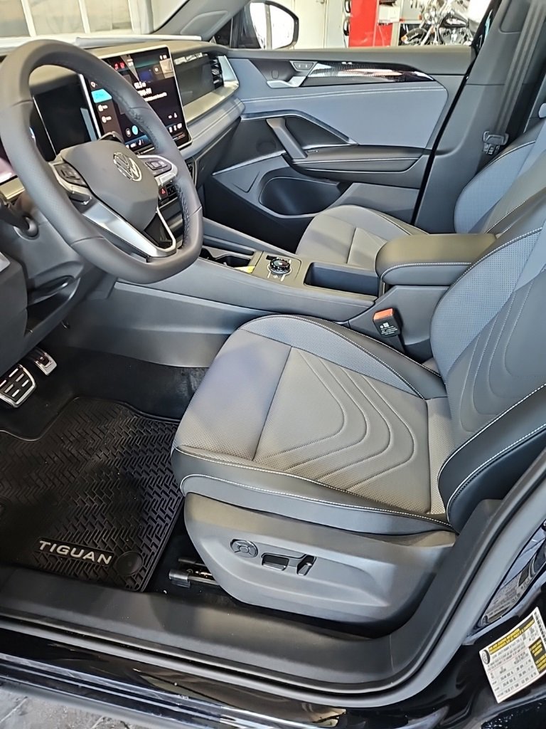New 2026 Volkswagen Tiguan SE R-Line image 28