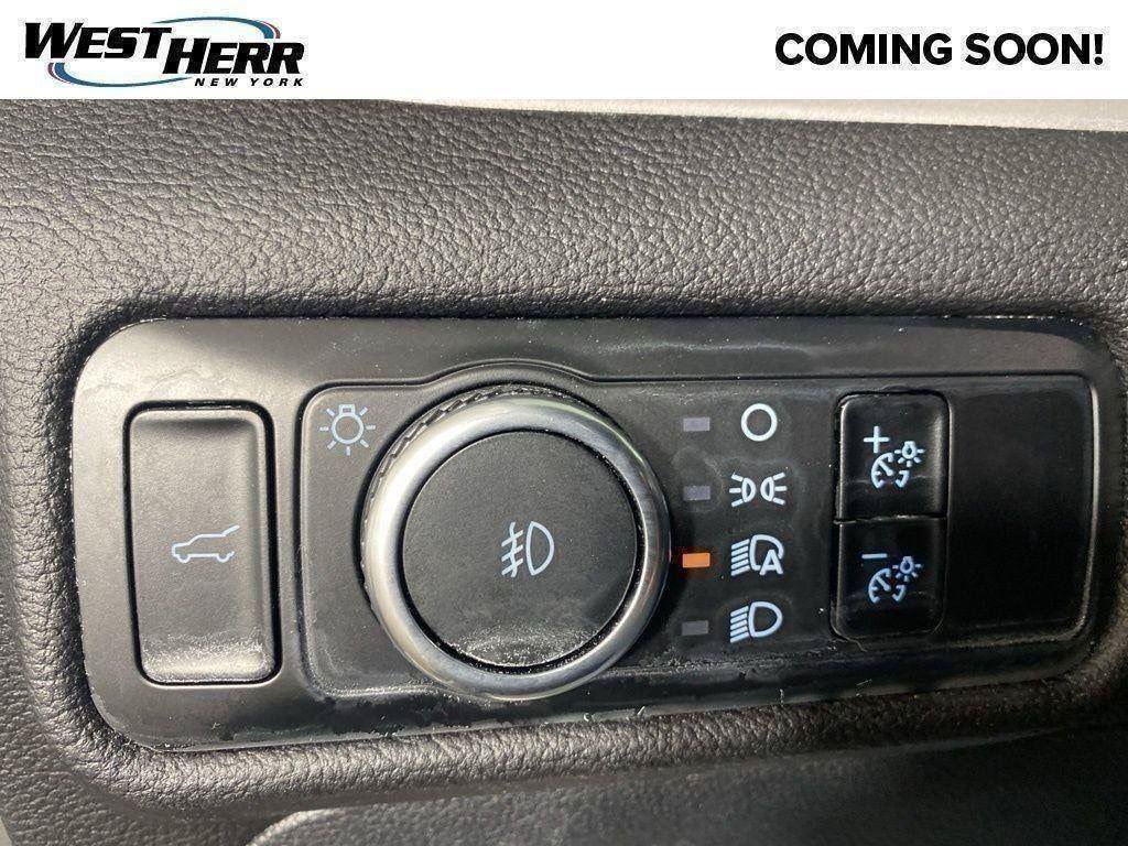 Used 2024 Ford Explorer XLT w/ Equipment Group 202A AWD/4WD image 43