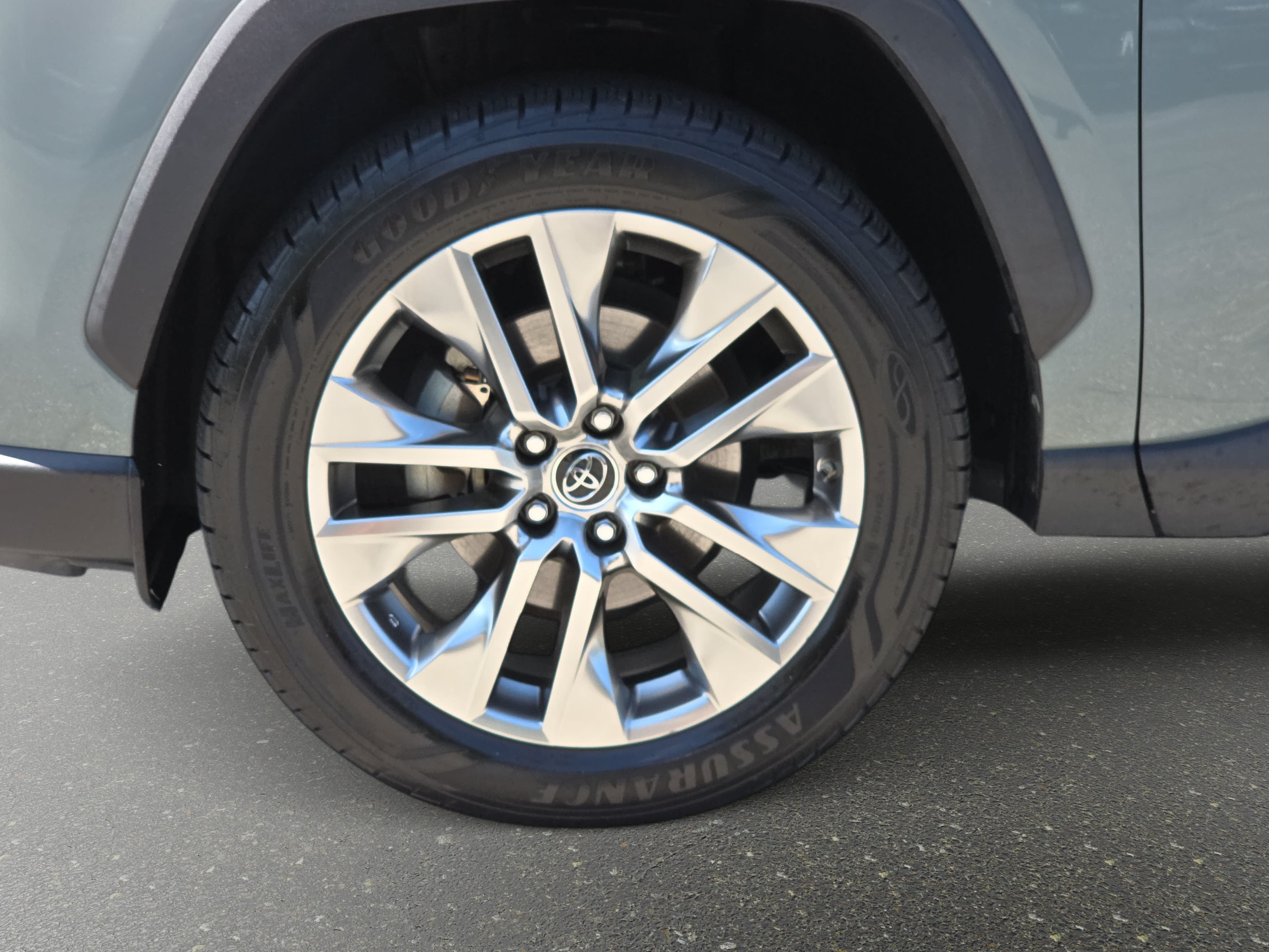 Used 2019 Toyota RAV4 XLE Premium FWD image 30