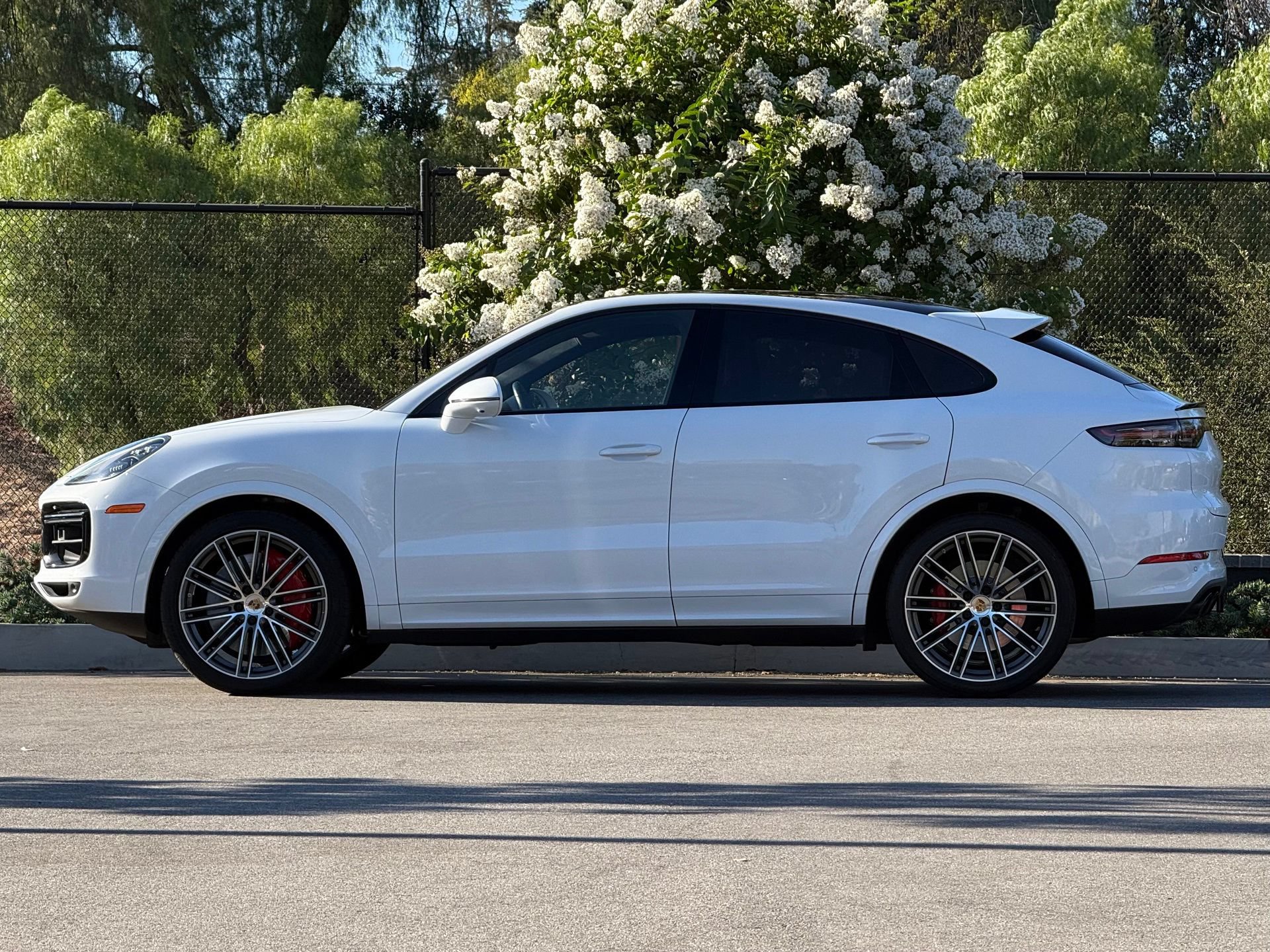 Used 2023 Porsche Cayenne Turbo AWD/4WD image 2