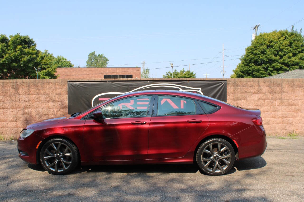 Used 2015 Chrysler 200 S w/ Comfort Group image 2