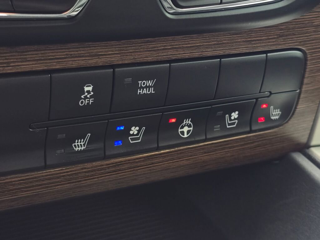 Used 2017 RAM 1500 Laramie w/ Convenience Group AWD/4WD image 32