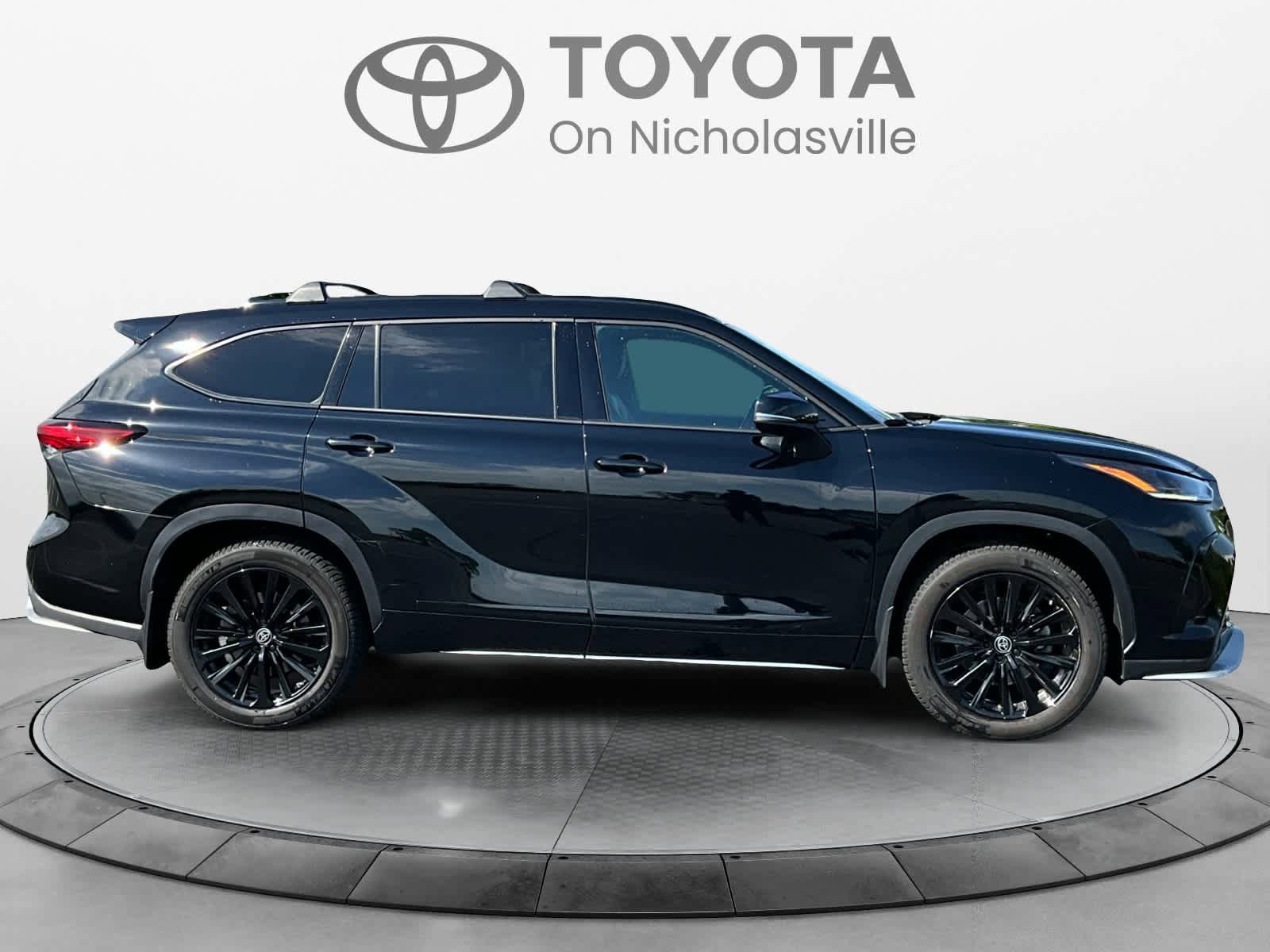 Used 2023 Toyota Highlander XSE FWD image 7