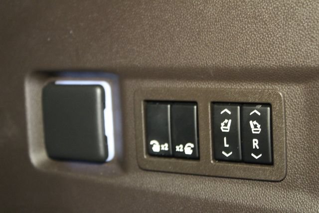Used 2022 Chevrolet Tahoe LT w/ Luxury Package AWD/4WD image 19