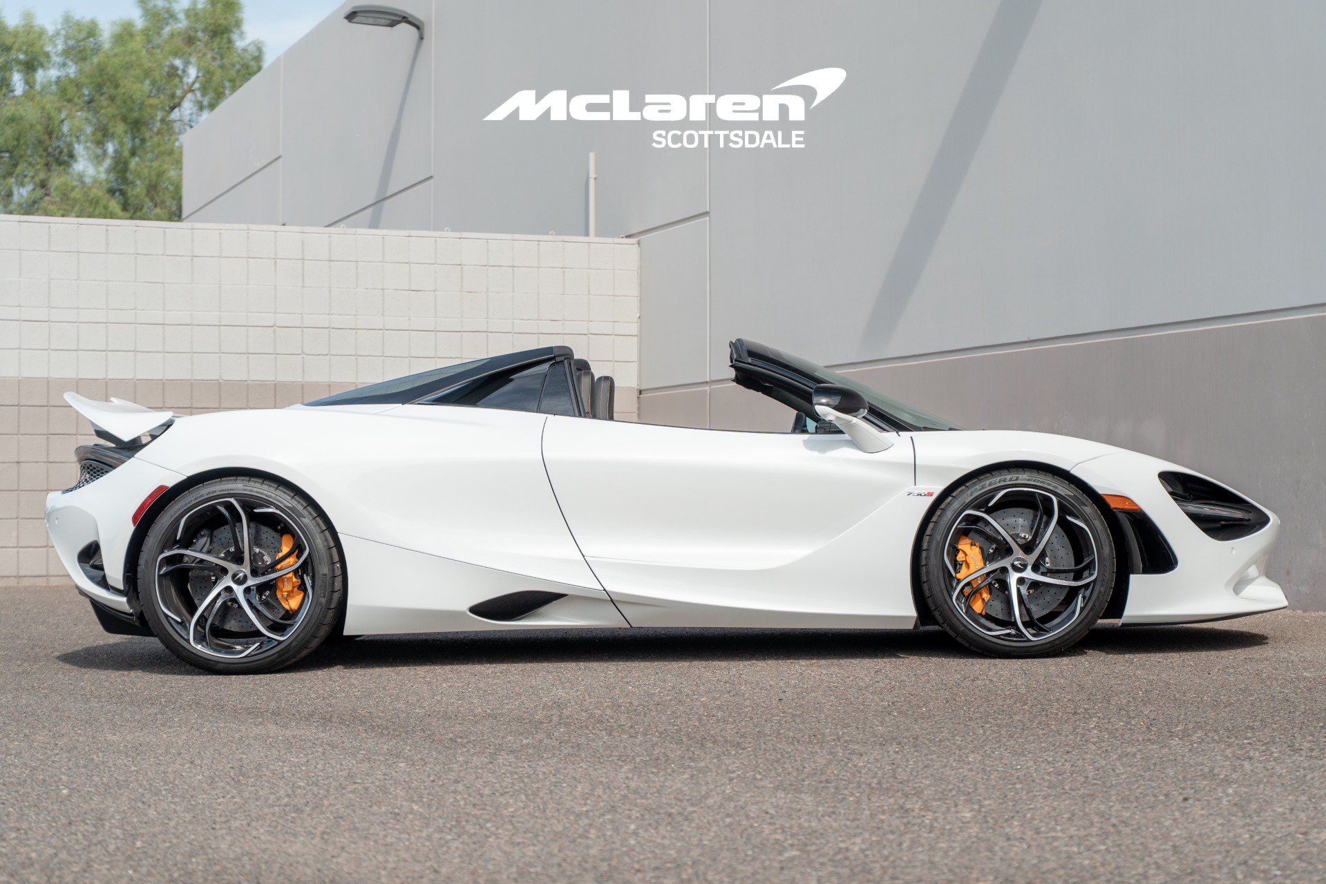 Used 2026 McLaren 750S Spider RWD image 8