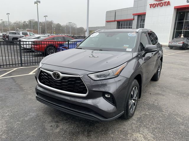 Certified 2024 Toyota Highlander XLE image 1