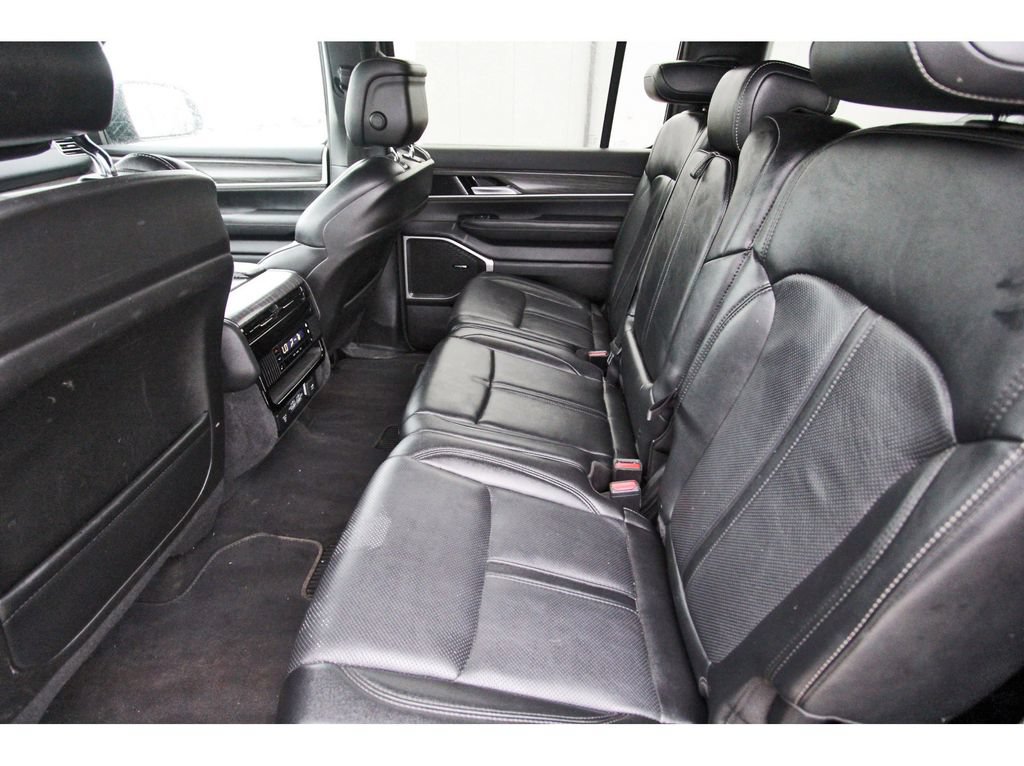 Used 2024 Jeep Wagoneer L Series III w/ Flexible Seating Group AWD/4WD image 7