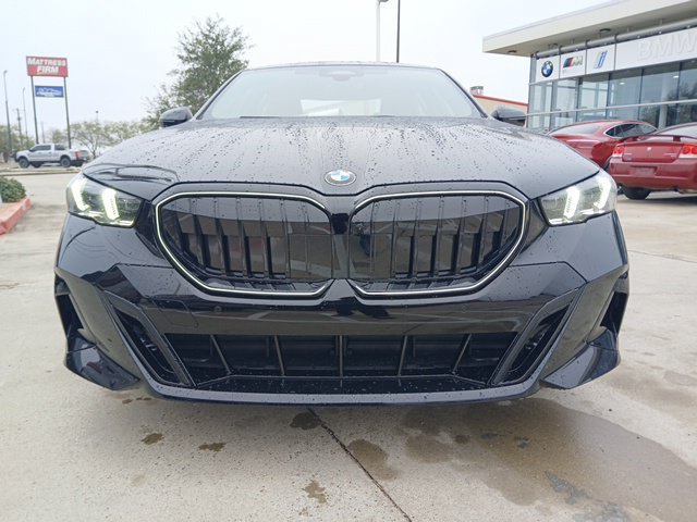 New 2026 BMW 530i RWD image 2