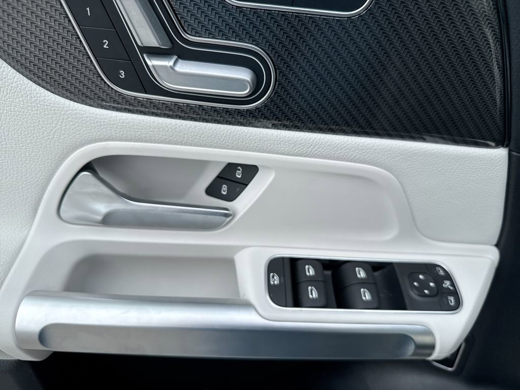 Used 2021 Mercedes-Benz GLB 250 4MATIC image 15