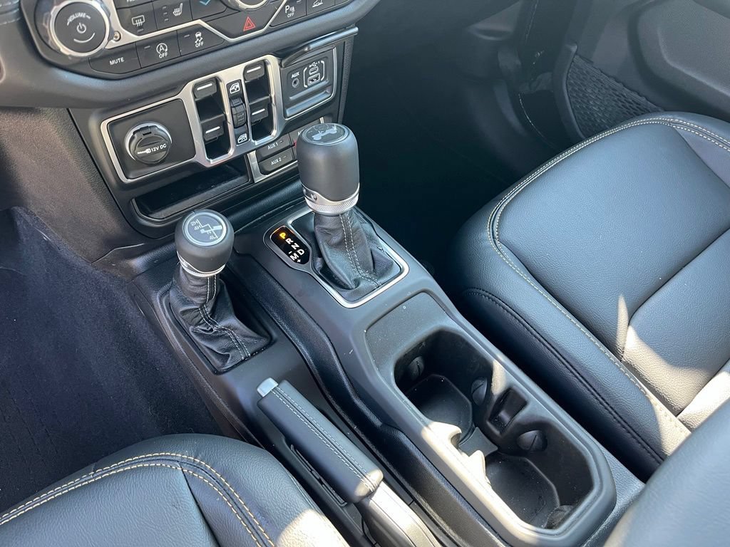 Used 2025 Jeep Wrangler Unlimited Sahara AWD/4WD image 32