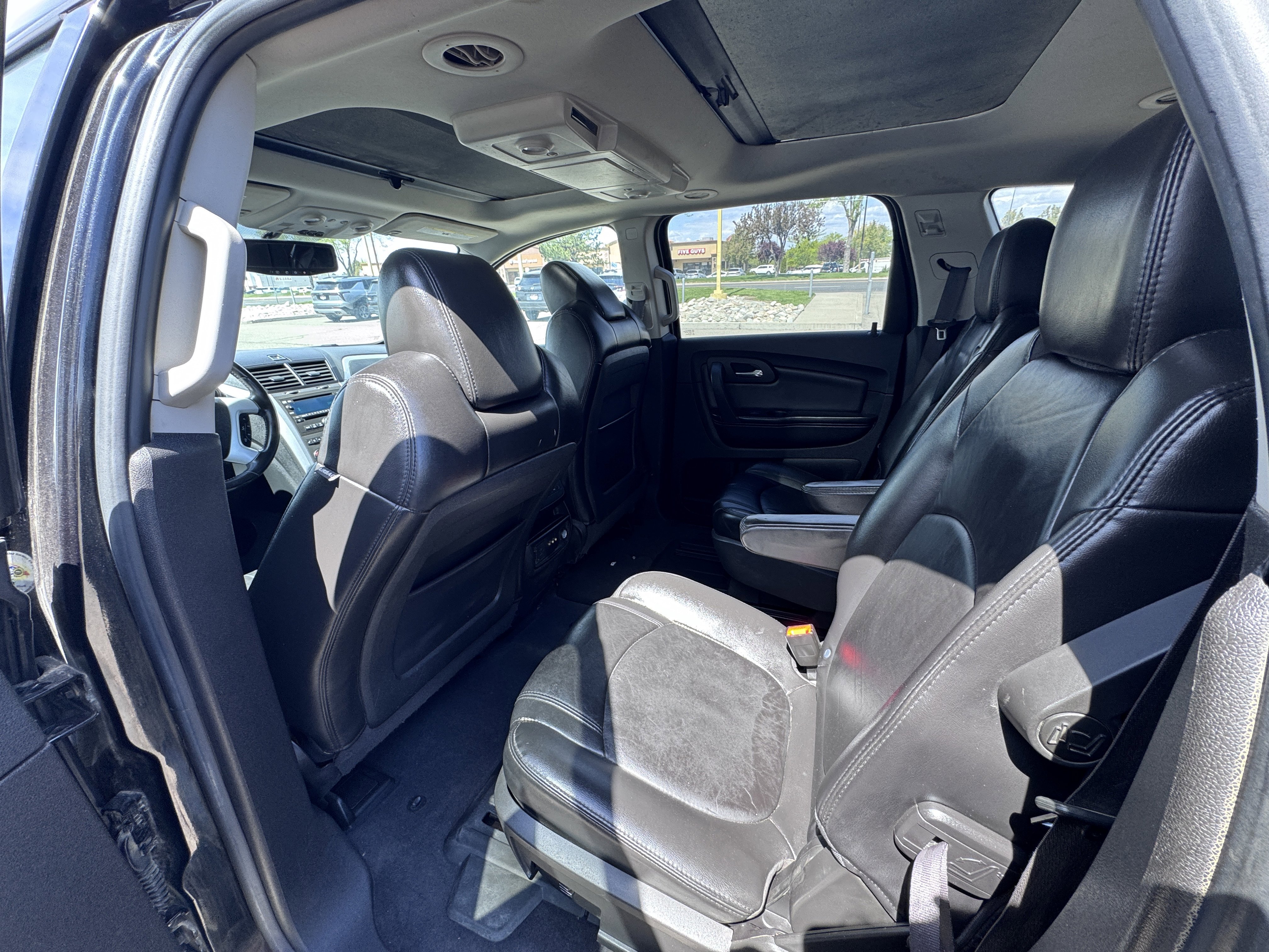 Used 2011 Chevrolet Traverse LT w/ Personal Connectivity Package AWD/4WD image 31