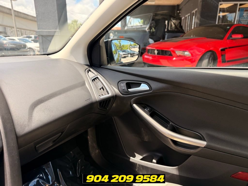 Used 2017 Ford Focus Titanium FWD image 16