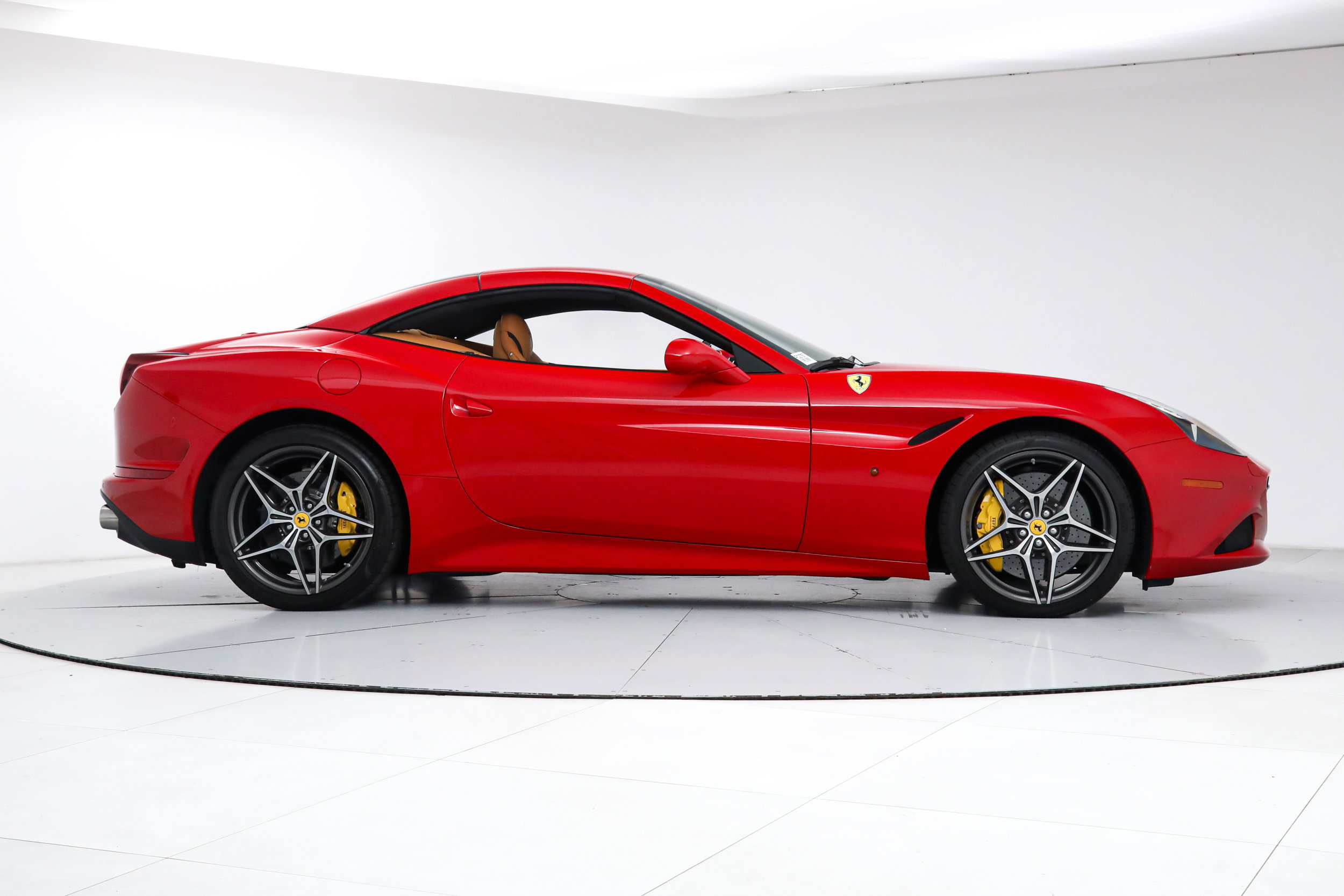 Certified 2017 Ferrari California T image 10