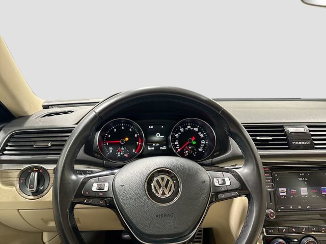 Used 2018 Volkswagen Passat 2.0T SEL Premium image 13