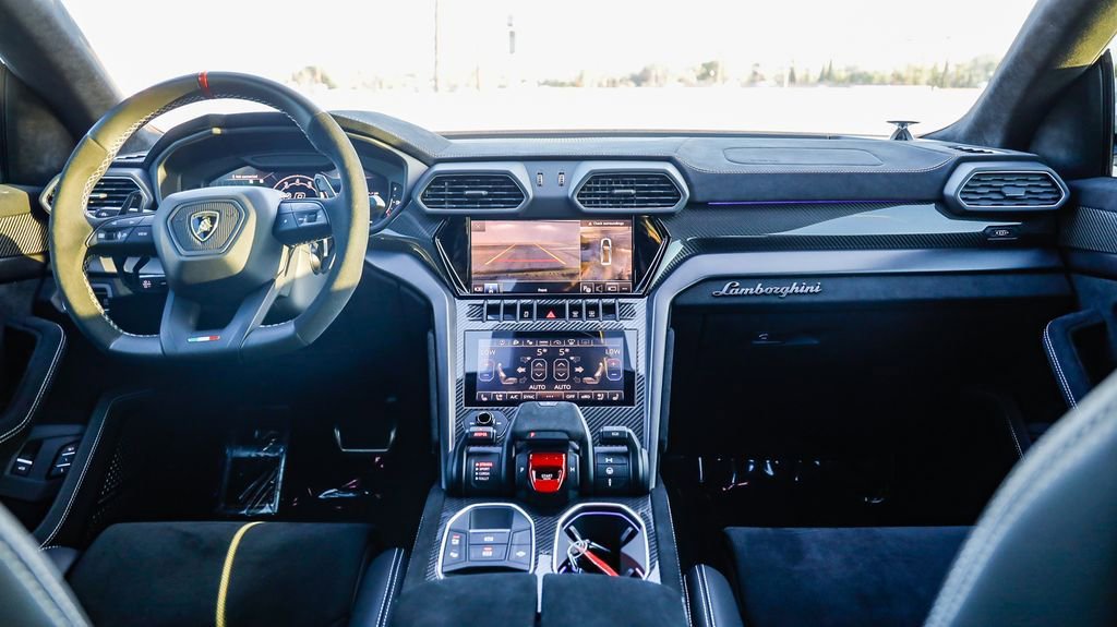 Used 2023 Lamborghini Urus Performante image 13