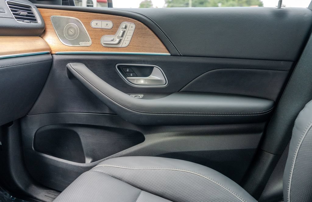 Used 2024 Mercedes-Benz GLS 580 4MATIC image 15