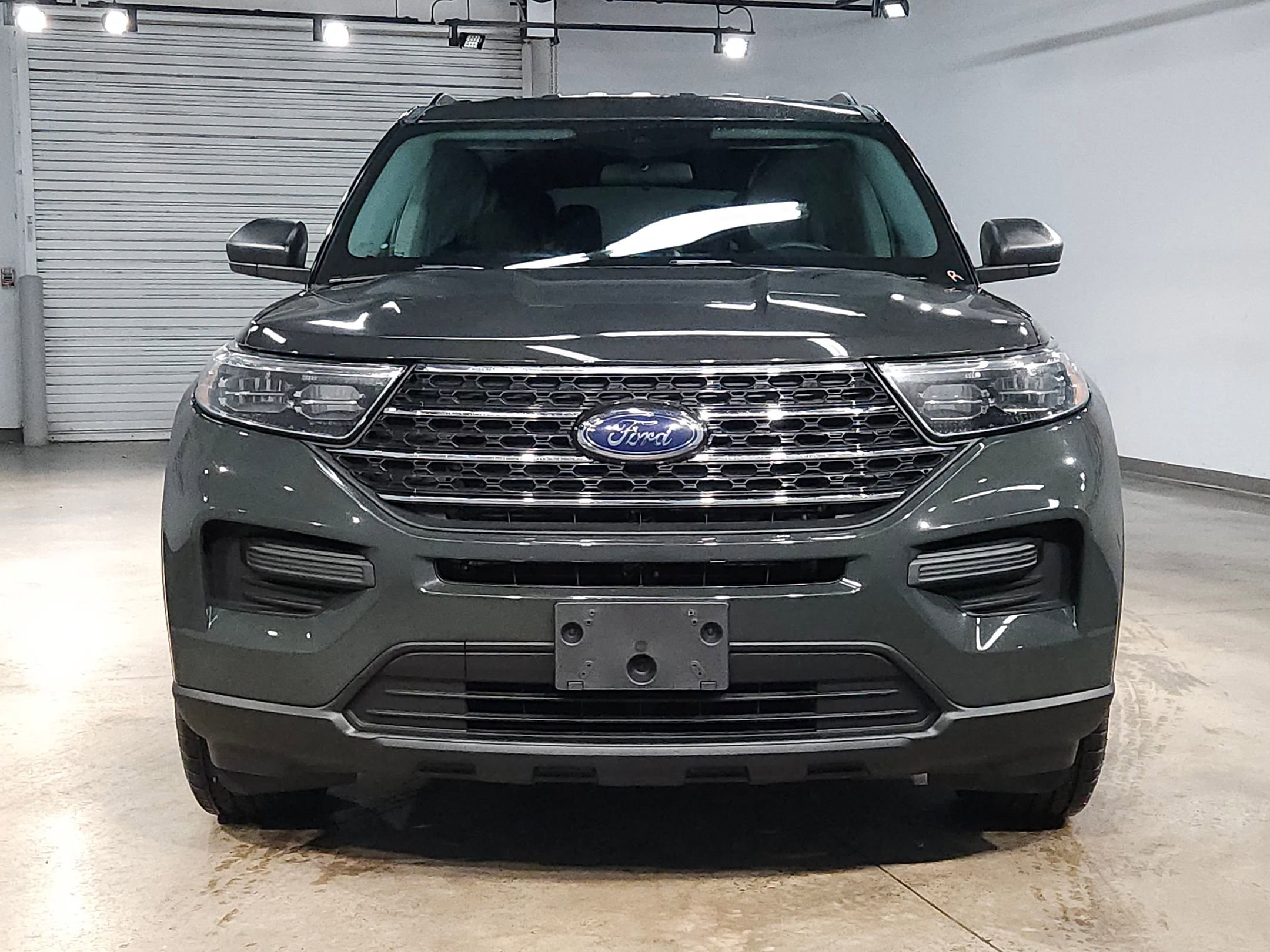 Used 2023 Ford Explorer XLT image 2