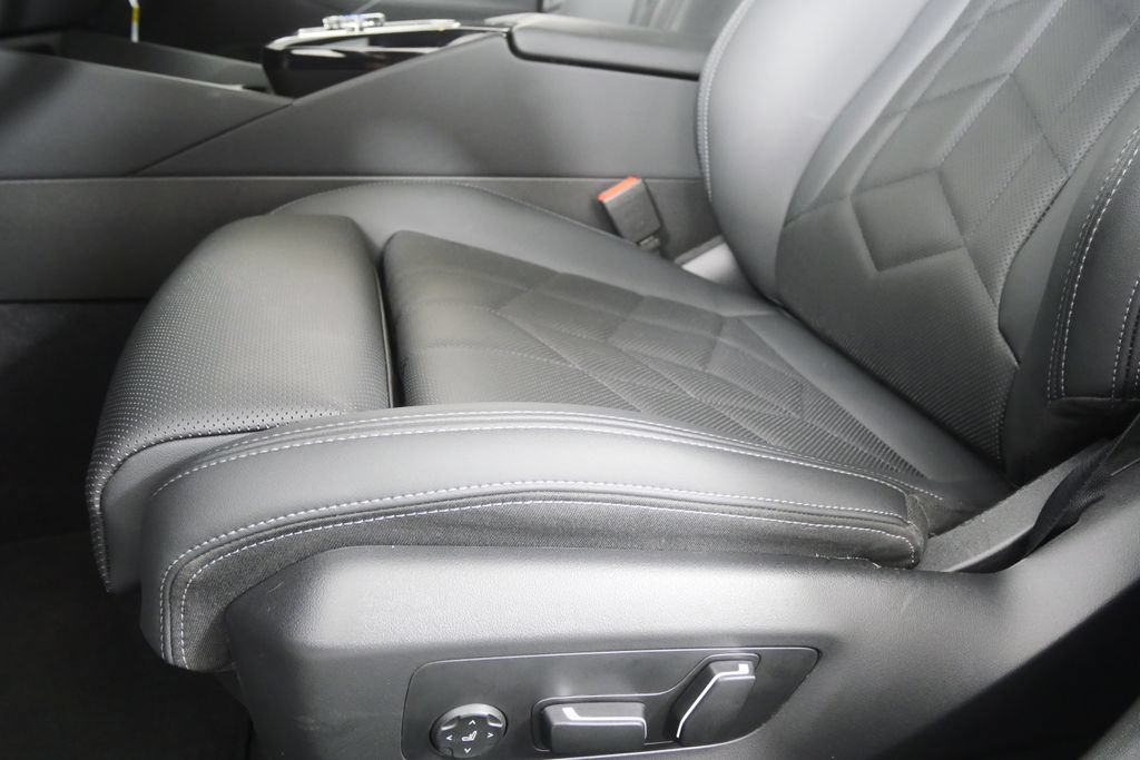 Used 2026 BMW 540i xDrive AWD/4WD image 9