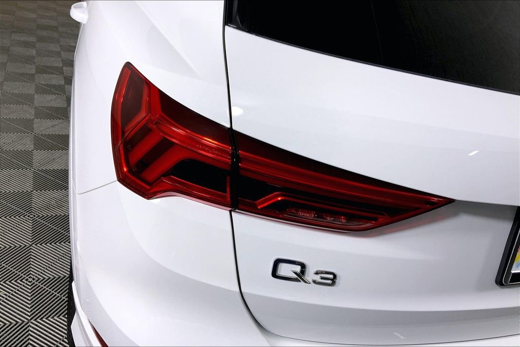 Used 2020 Audi Q3 2.0T Premium w/ Convenience Package image 28