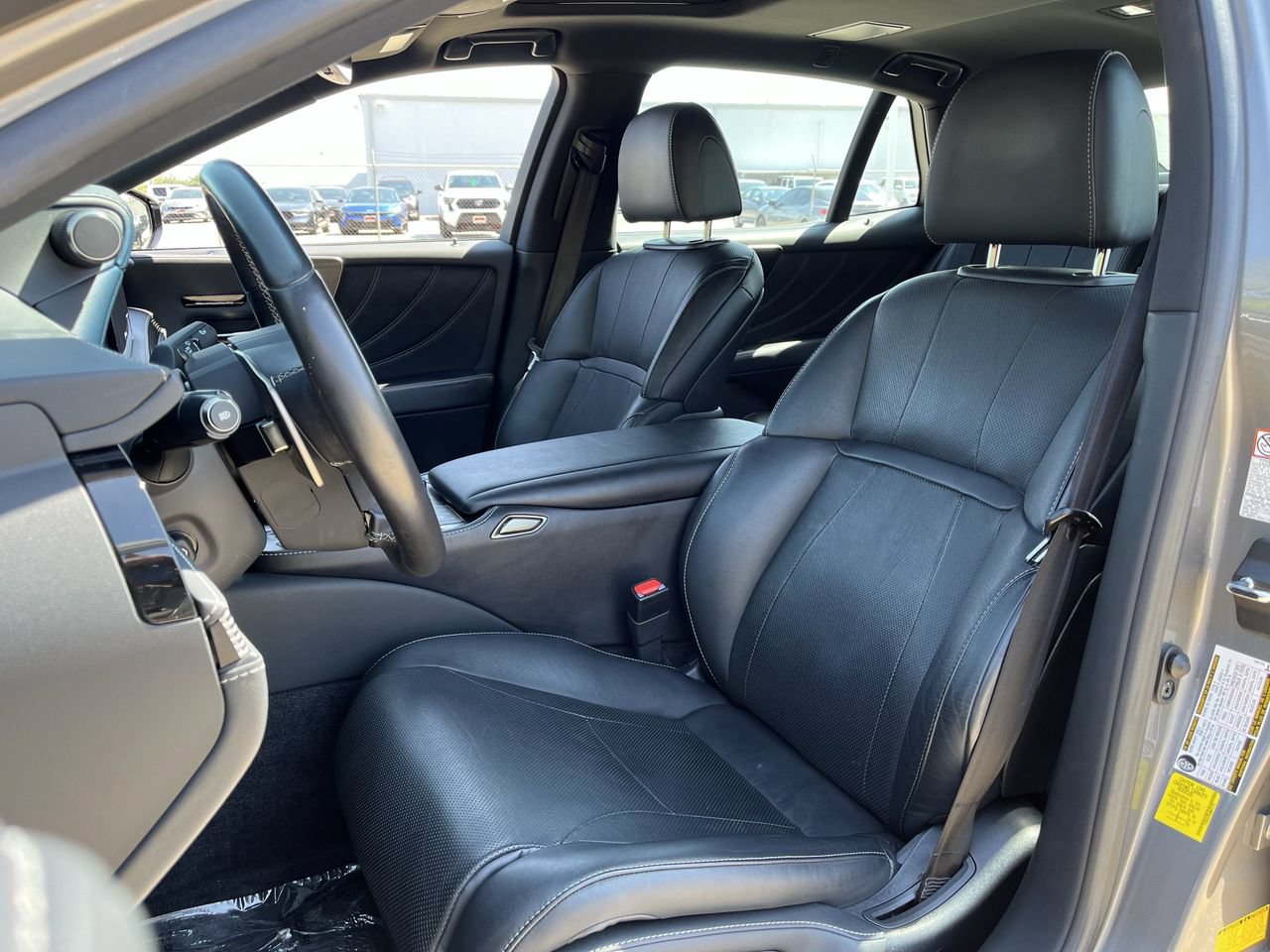 Used 2021 Lexus LS 500 w/ Accessory Package (Z2) RWD image 23