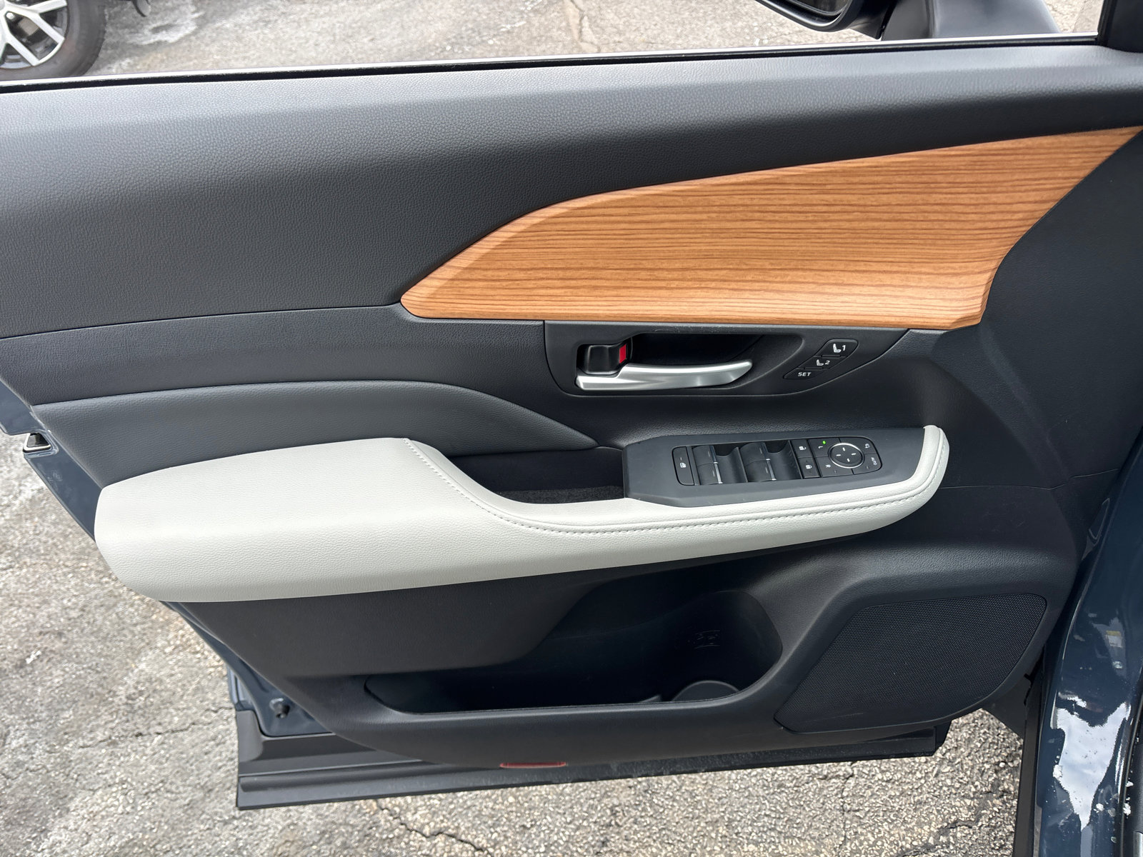 Used 2026 Toyota Grand Highlander AWD image 11