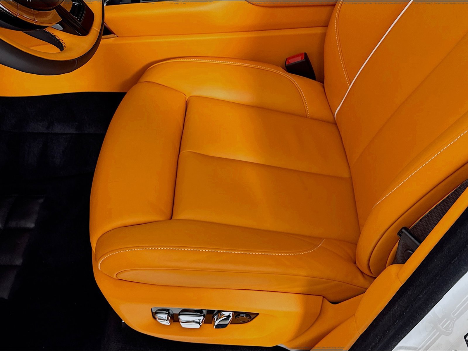 Certified 2025 Rolls-Royce Cullinan AWD/4WD image 19
