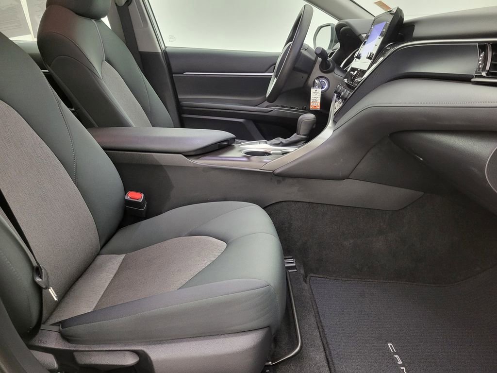 Used 2022 Toyota Camry LE image 31