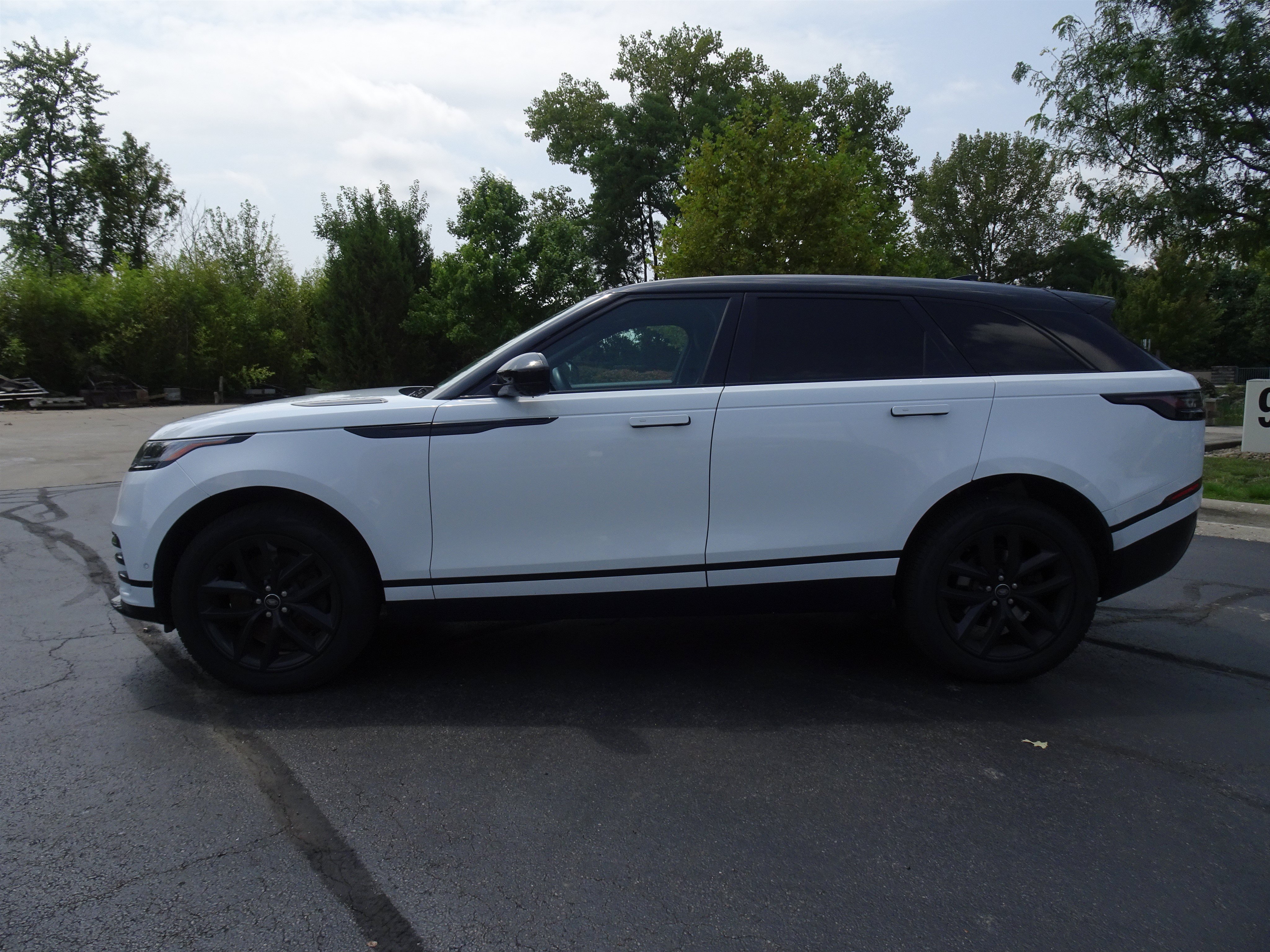 Certified 2026 Land Rover Range Rover Velar Dynamic SE AWD/4WD image 6