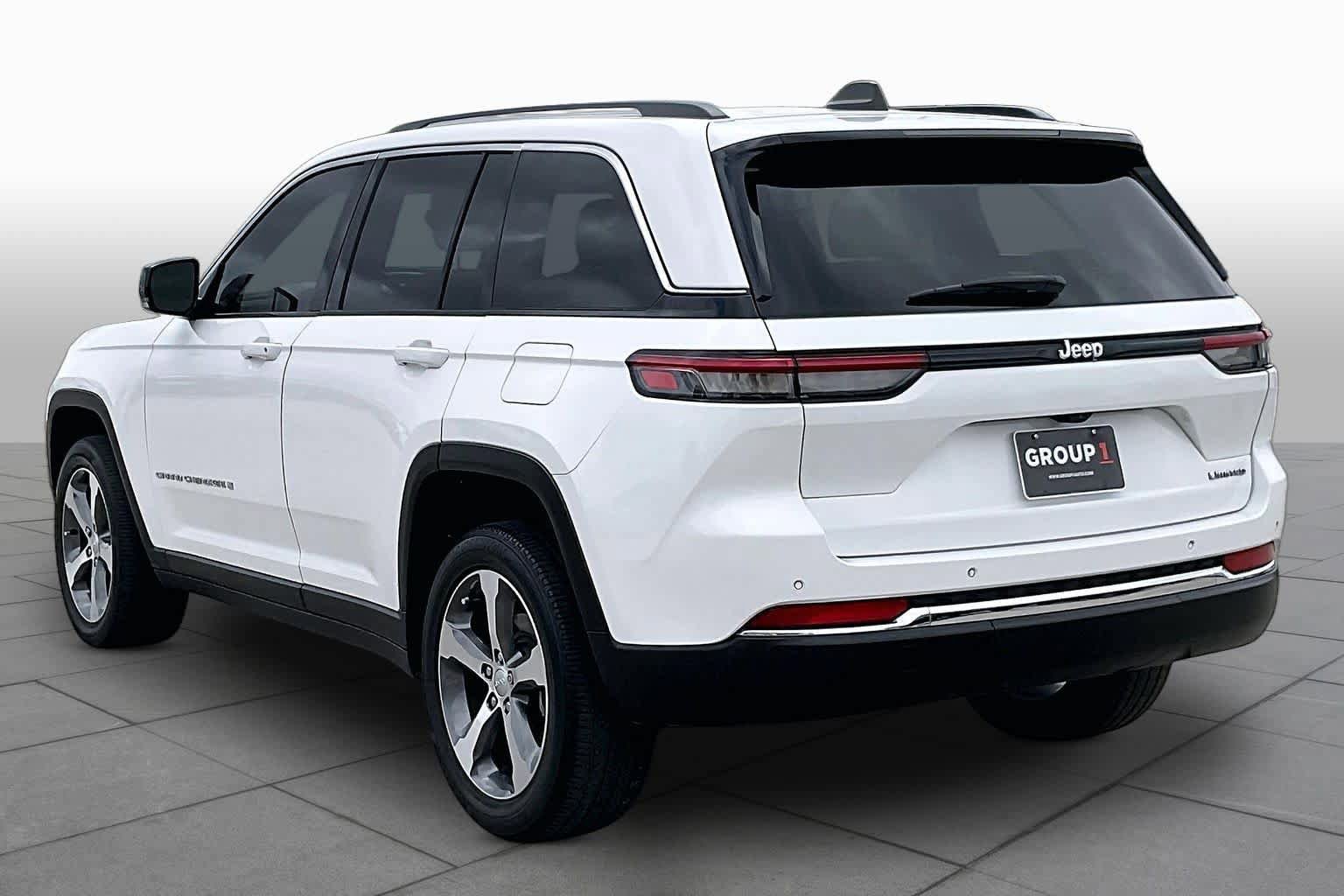 Used 2023 Jeep Grand Cherokee Limited w/ Trailer Tow Prep Group (B) RWD image 12
