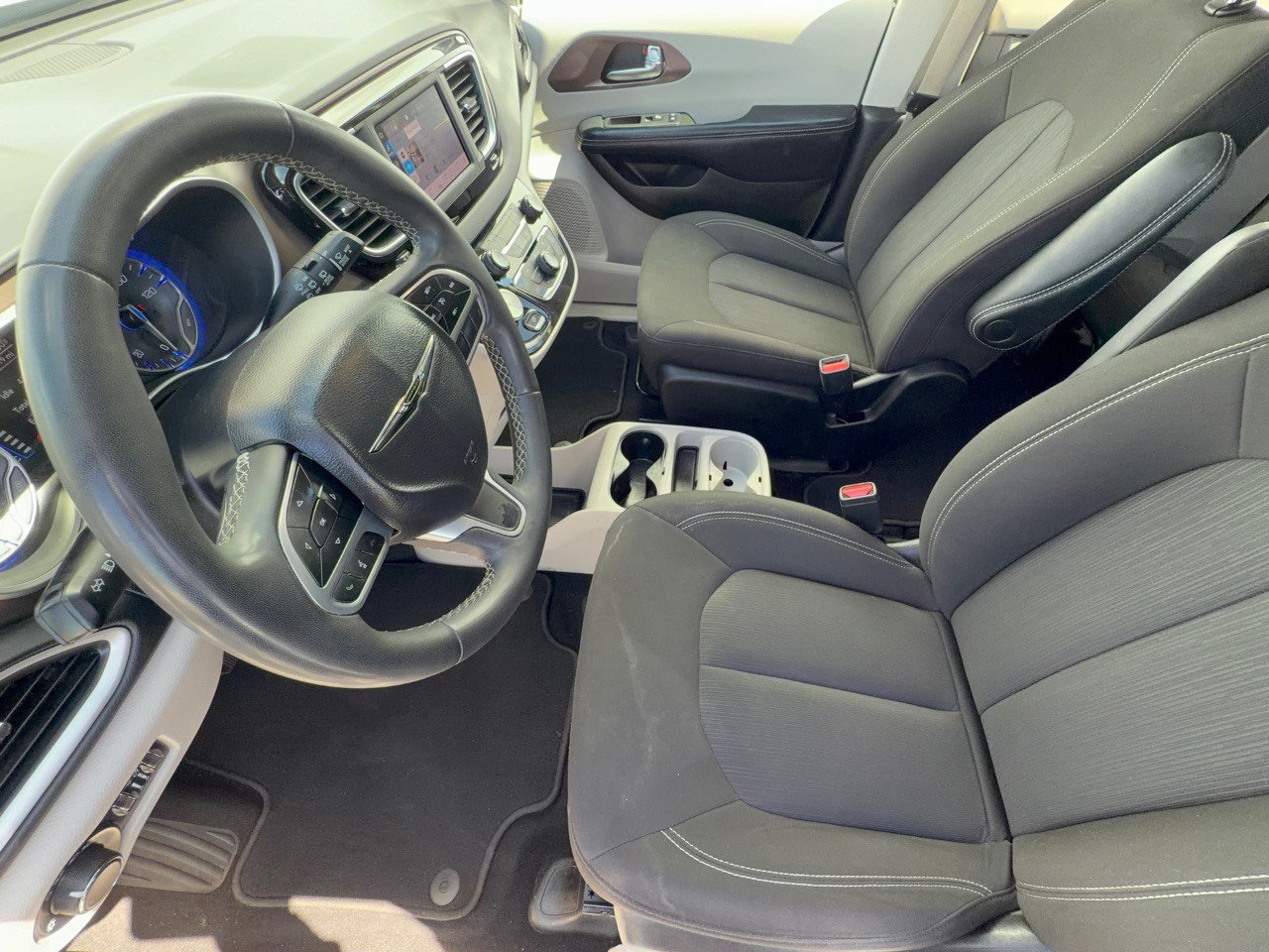 Used 2023 Chrysler Voyager LX FWD image 5