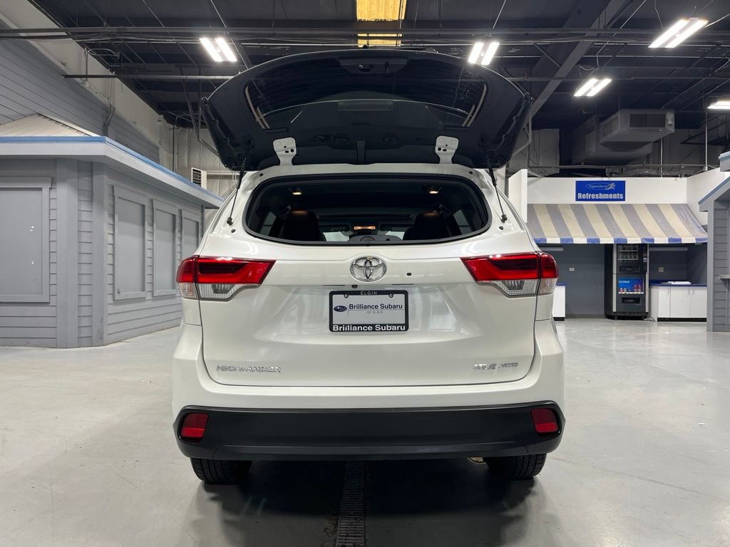 Used 2019 Toyota Highlander XLE AWD/4WD image 39