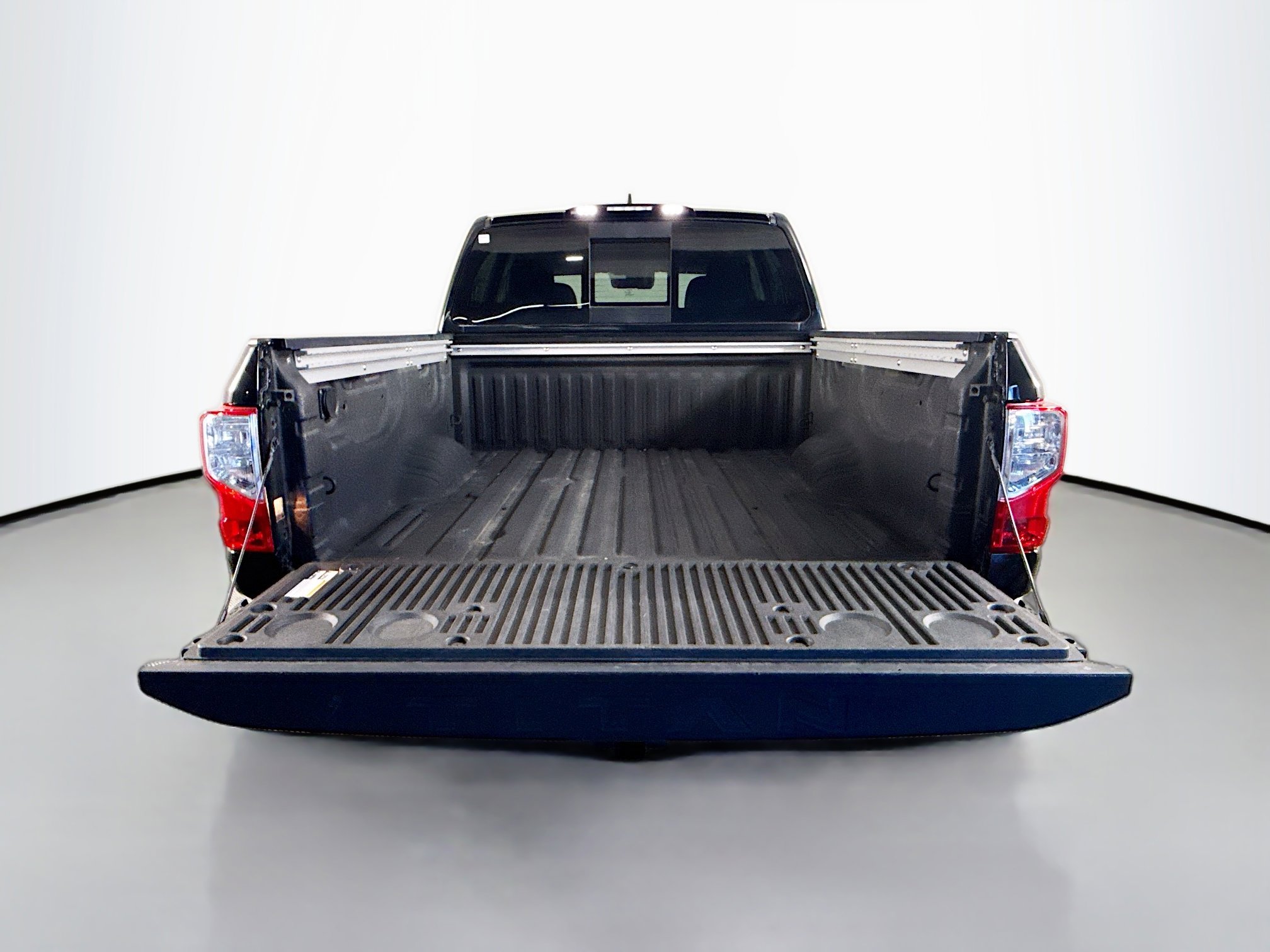 Used 2024 Nissan Titan SV w/ SV Convenience Package image 35