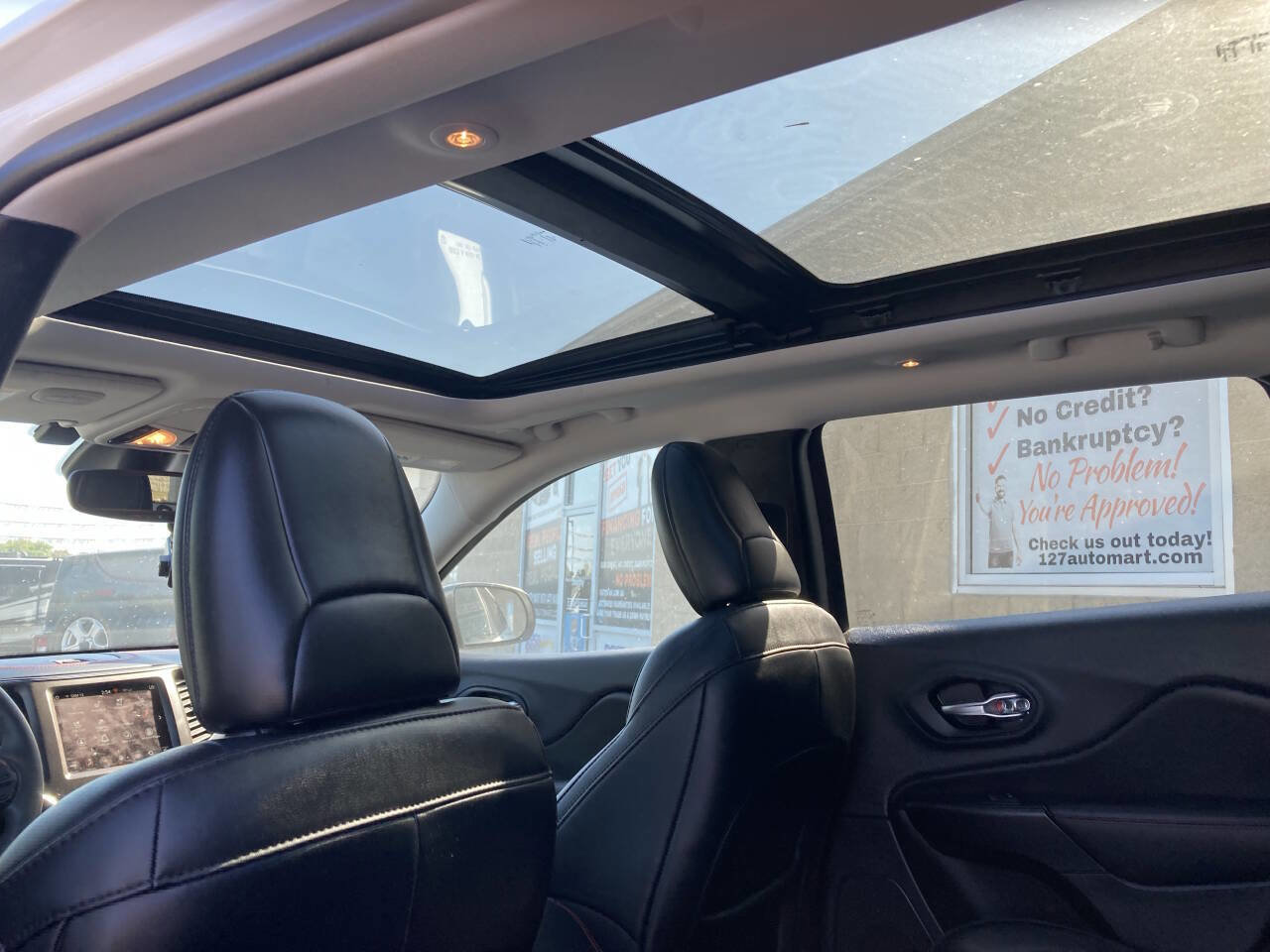 Used 2022 Jeep Cherokee Trailhawk w/ Sun, Sound & Nav Group image 16