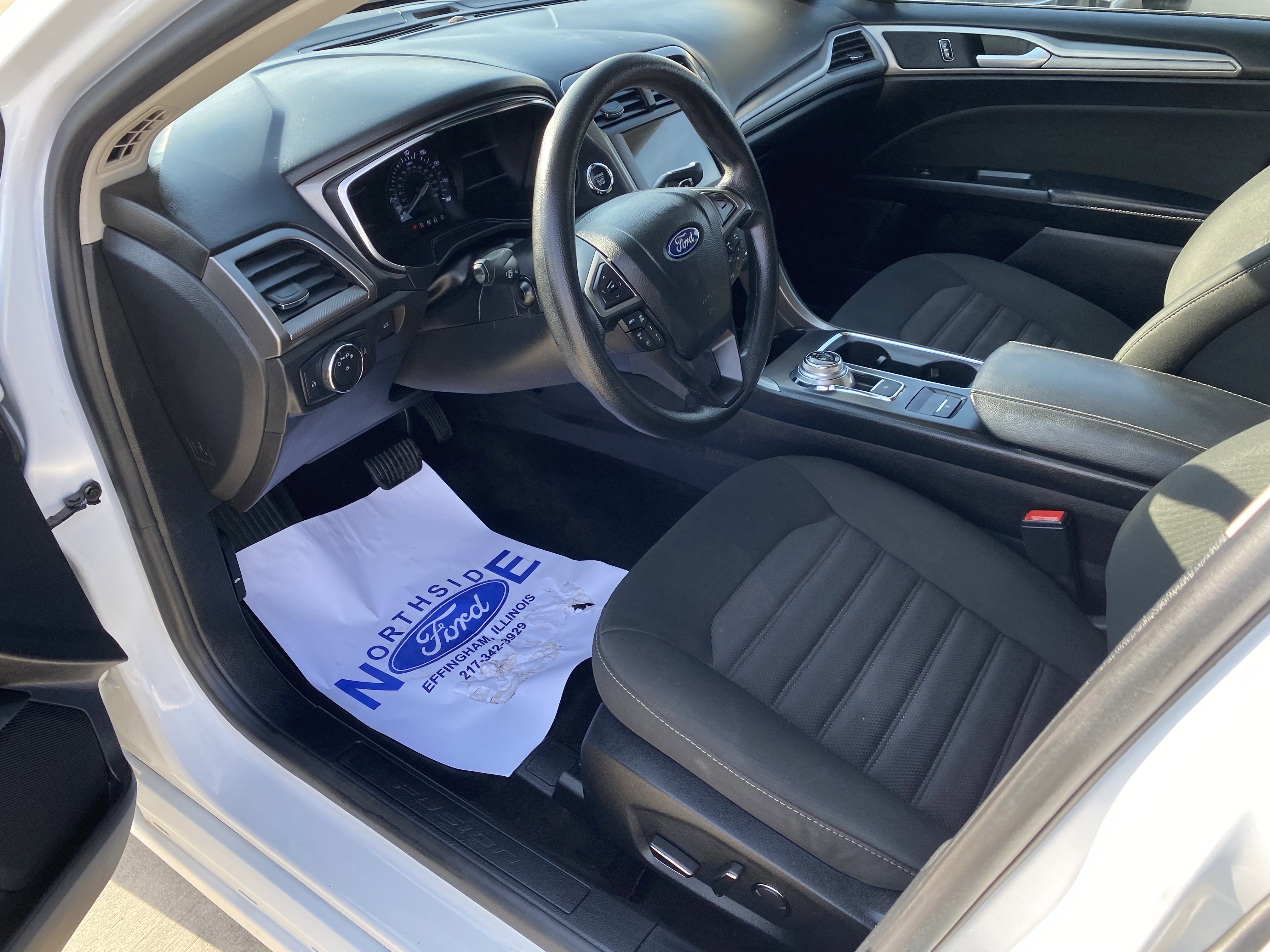 Used 2019 Ford Fusion SE FWD image 15