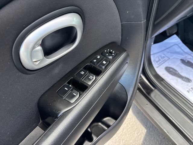 Used 2014 Kia Soul FWD image 11