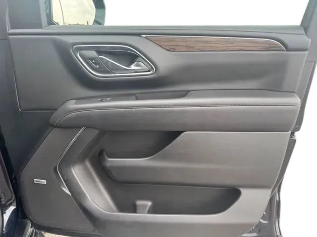 Used 2024 Chevrolet Suburban Premier AWD/4WD image 15