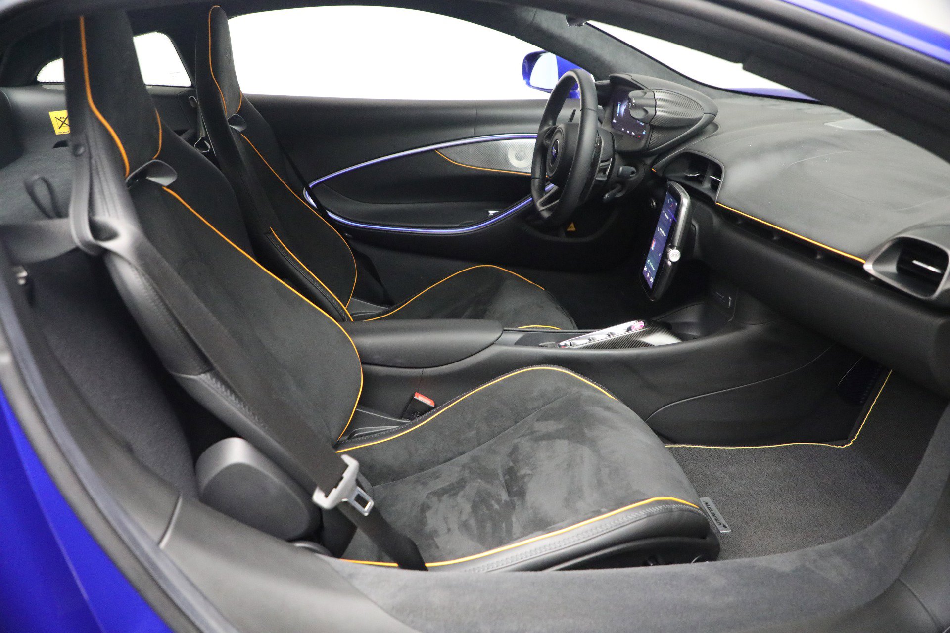 Used 2024 McLaren Artura image 25