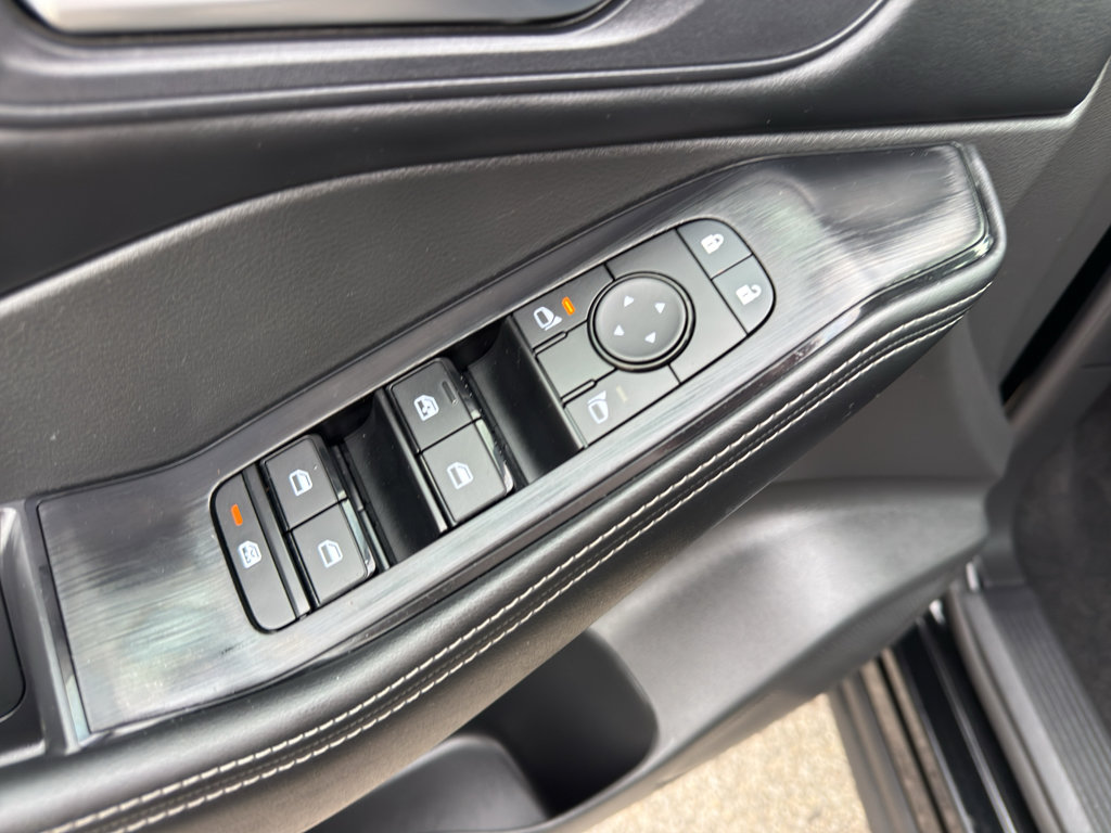 Certified 2025 Nissan Rogue SV AWD/4WD image 15