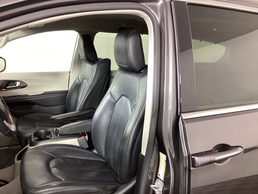Used 2019 Chrysler Pacifica Touring-L Plus w/ Tire & Wheel Group image 18