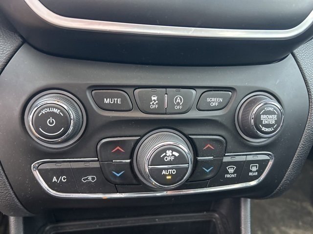 Used 2021 Jeep Cherokee Latitude Lux w/ Sun & Sound Group image 10