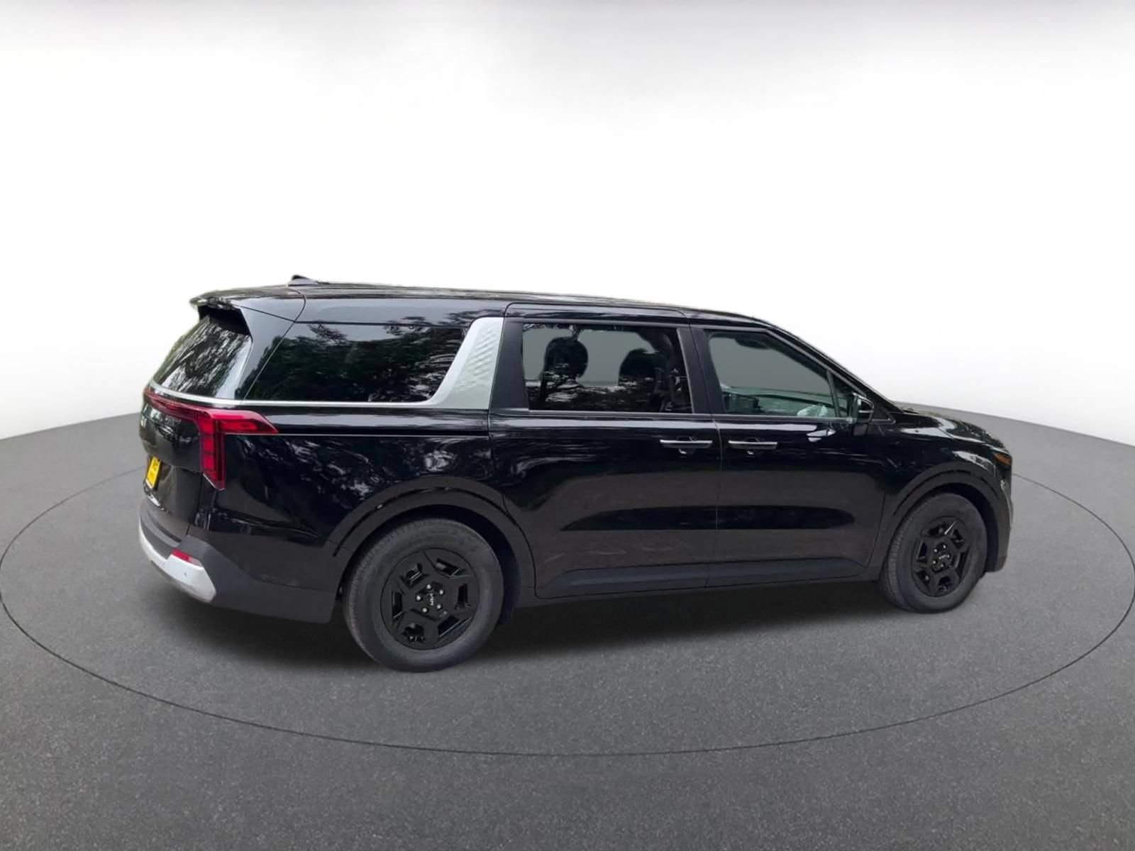 Used 2026 Kia Carnival FWD image 13