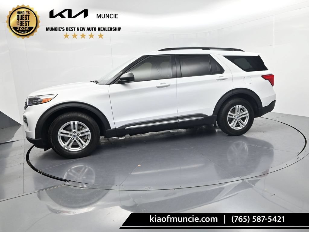 Used 2023 Ford Explorer XLT w/ Equipment Group 202A RWD image 4