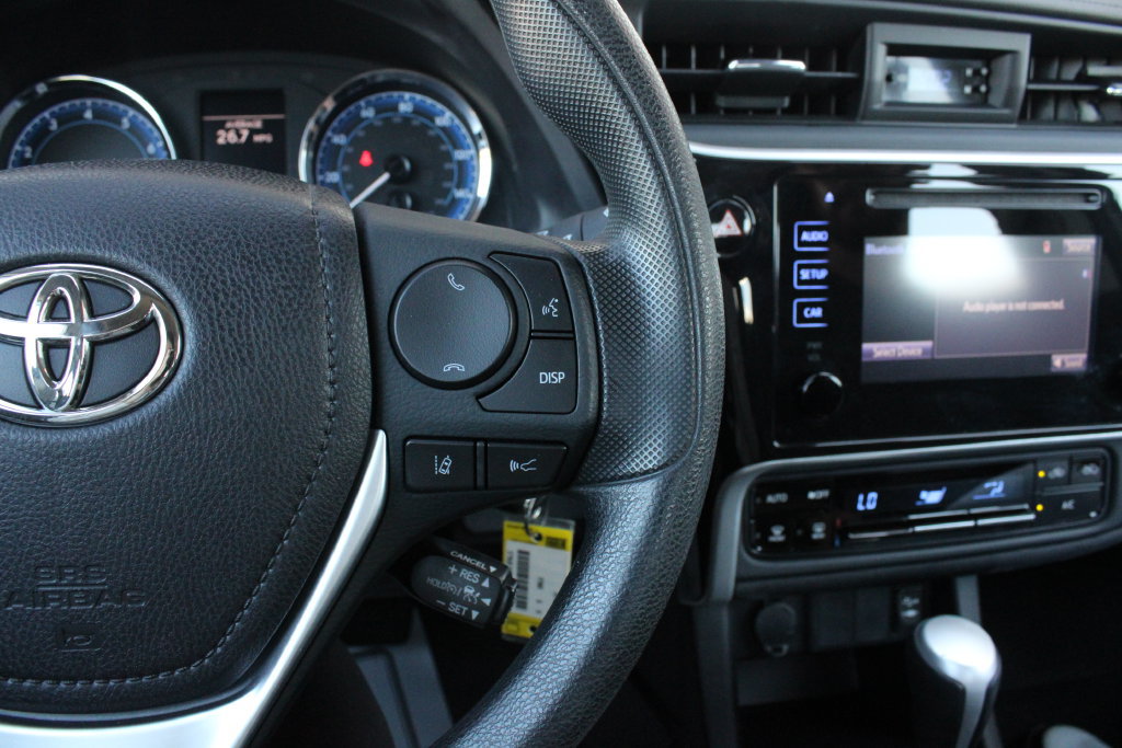 Used 2018 Toyota Corolla LE FWD image 13