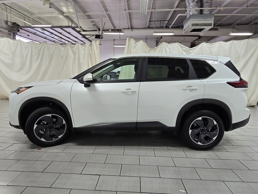 Used 2024 Nissan Rogue SV image 11