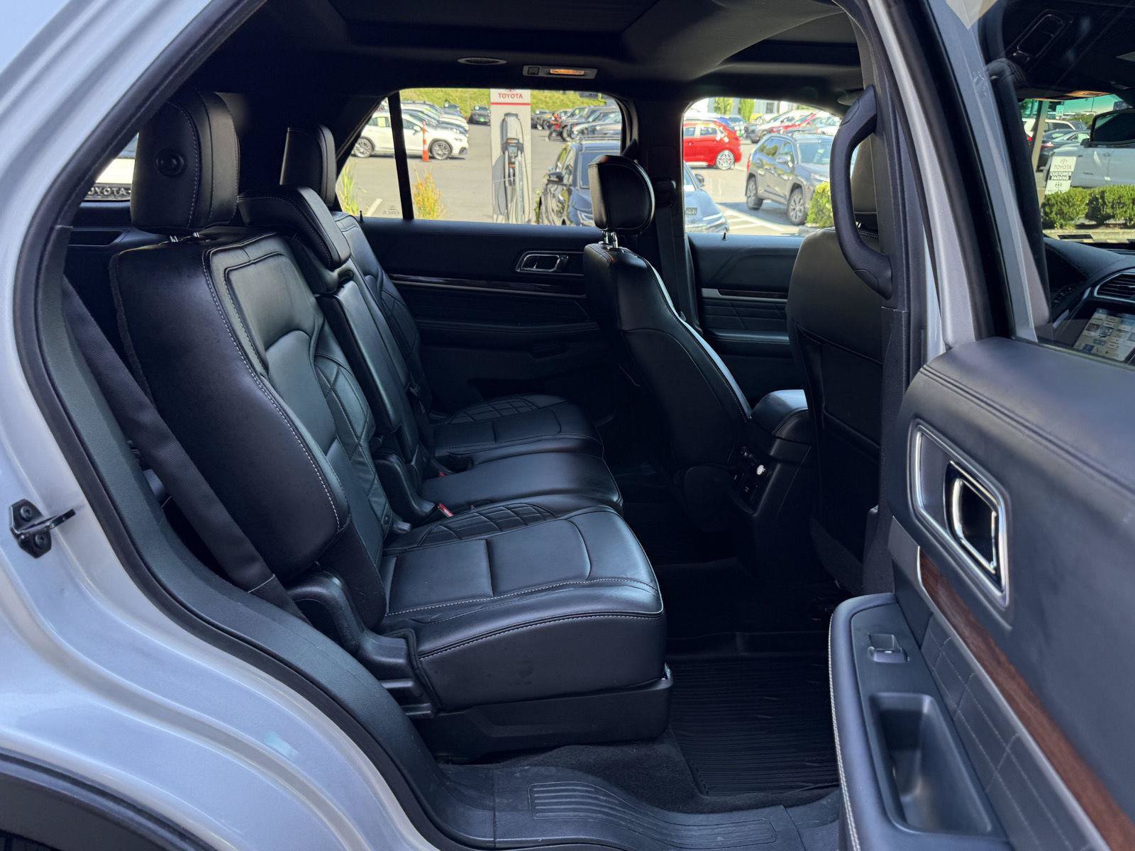 Used 2017 Ford Explorer Platinum AWD/4WD image 23