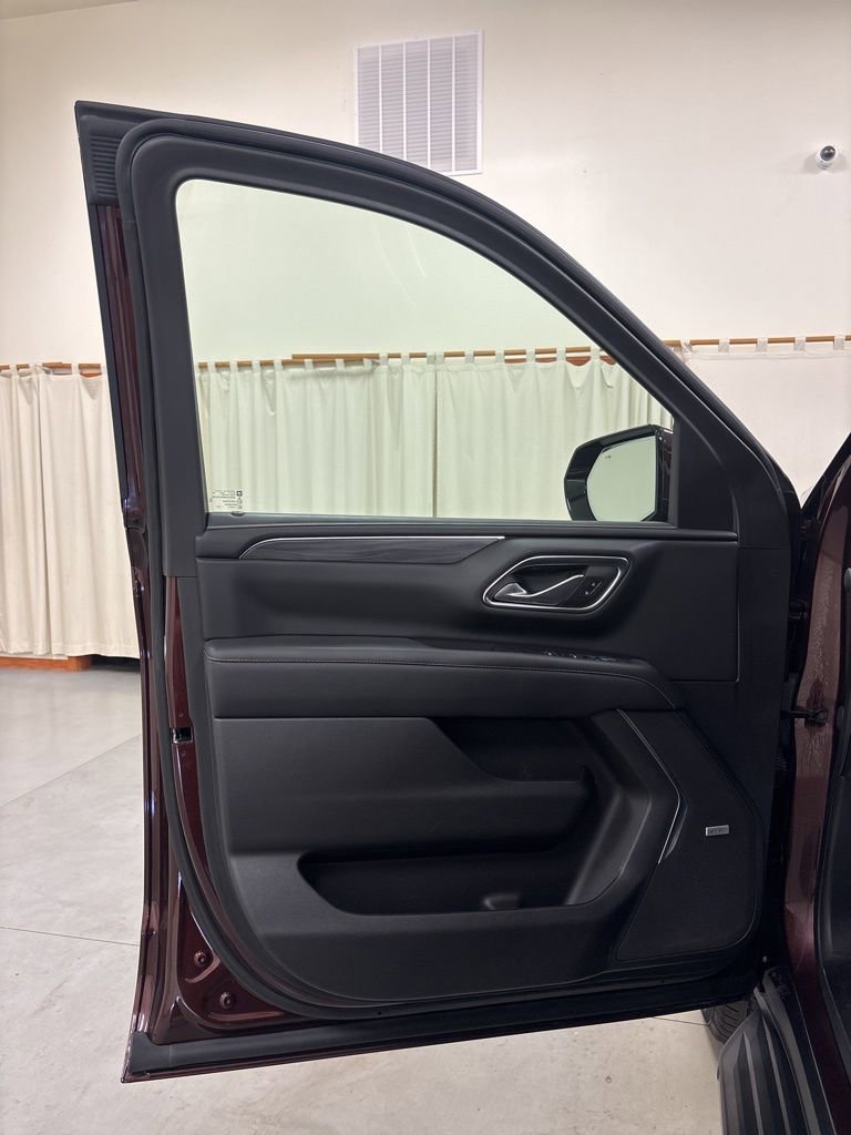 Used 2023 GMC Yukon SLT w/ SLT Luxury Package image 15