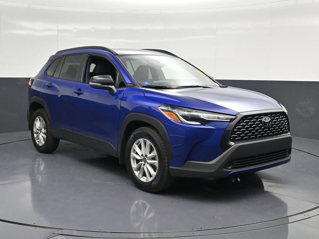 Used 2025 Toyota Corolla Cross LE image 5
