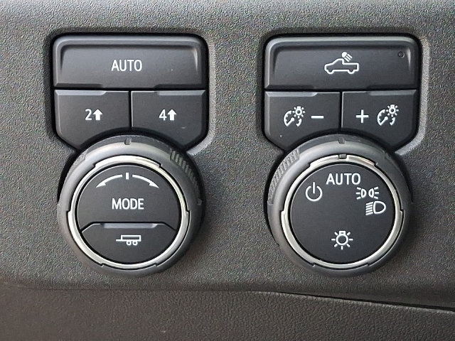 Used 2022 Chevrolet Silverado 1500 LT AWD/4WD image 9